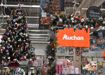 Târgul de Crăciun la Auchan – prețuri mici și 4 super colecții de decorațiuni pentru bradul de Crăciun